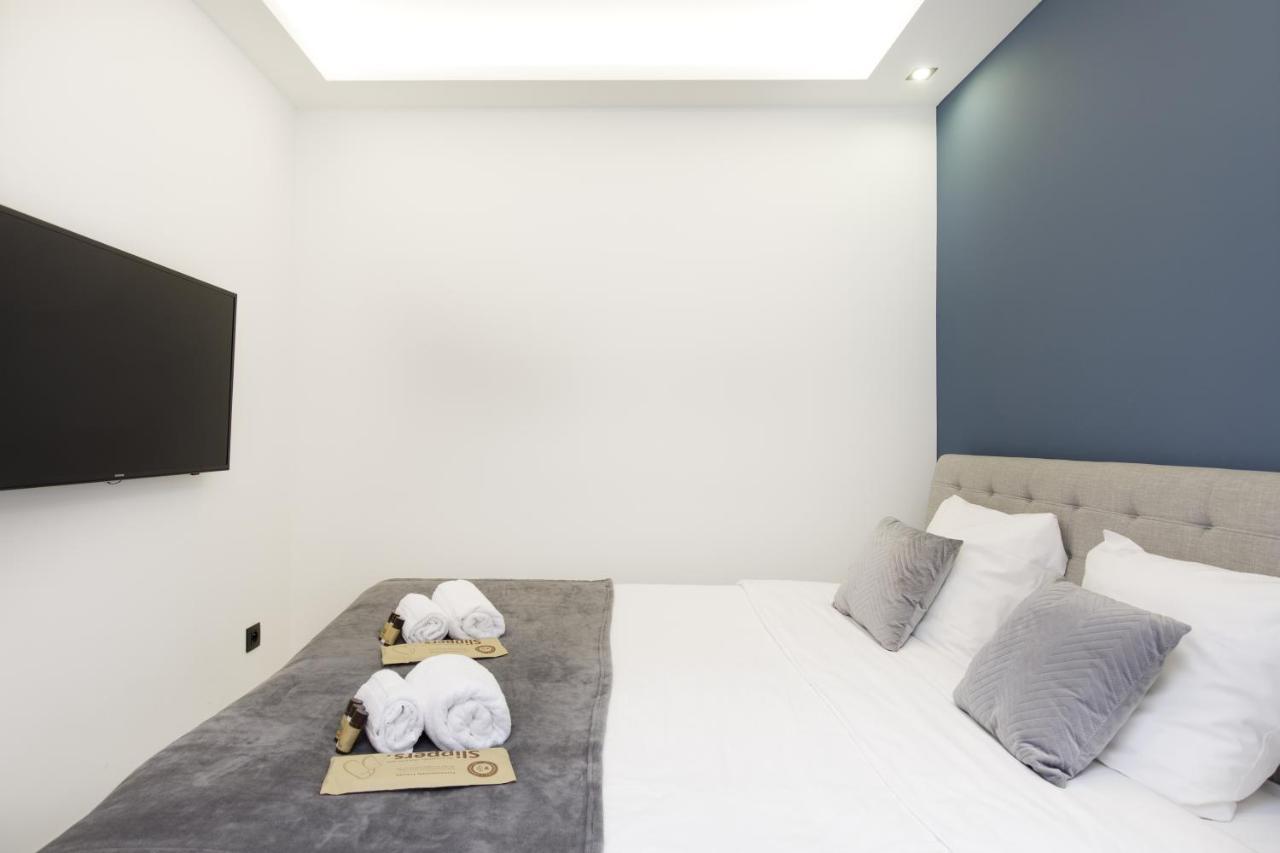 Apartment Gray D'albion 3i7 Yourhosthelper